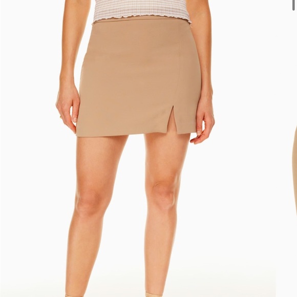 NWT Aritzia Wilfred Patio Mini Skirt in Crepette Gold Camel - Picture 5 of 6